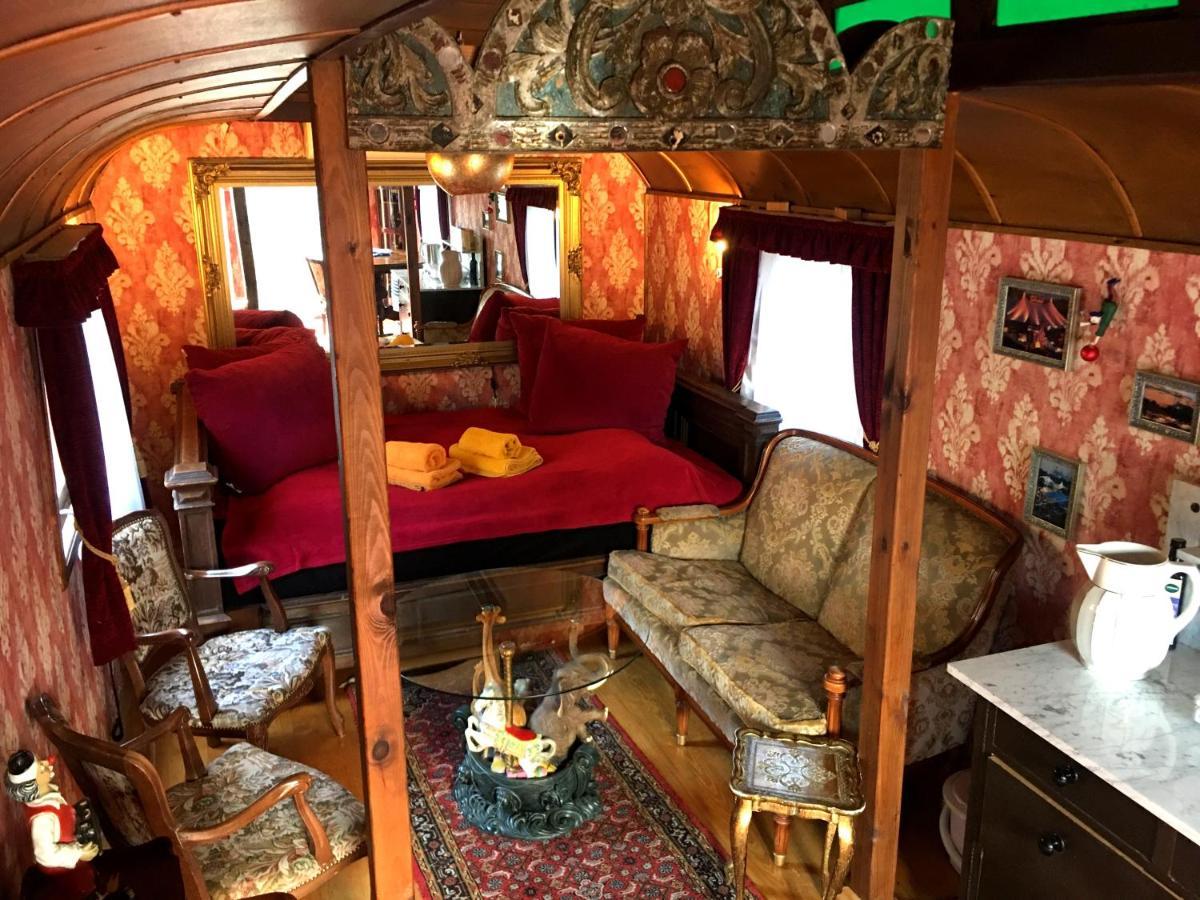Historischer Zirkuswagen Mit Terrasse Und Blick Ins Gruene Witzenhausen Eksteriør billede