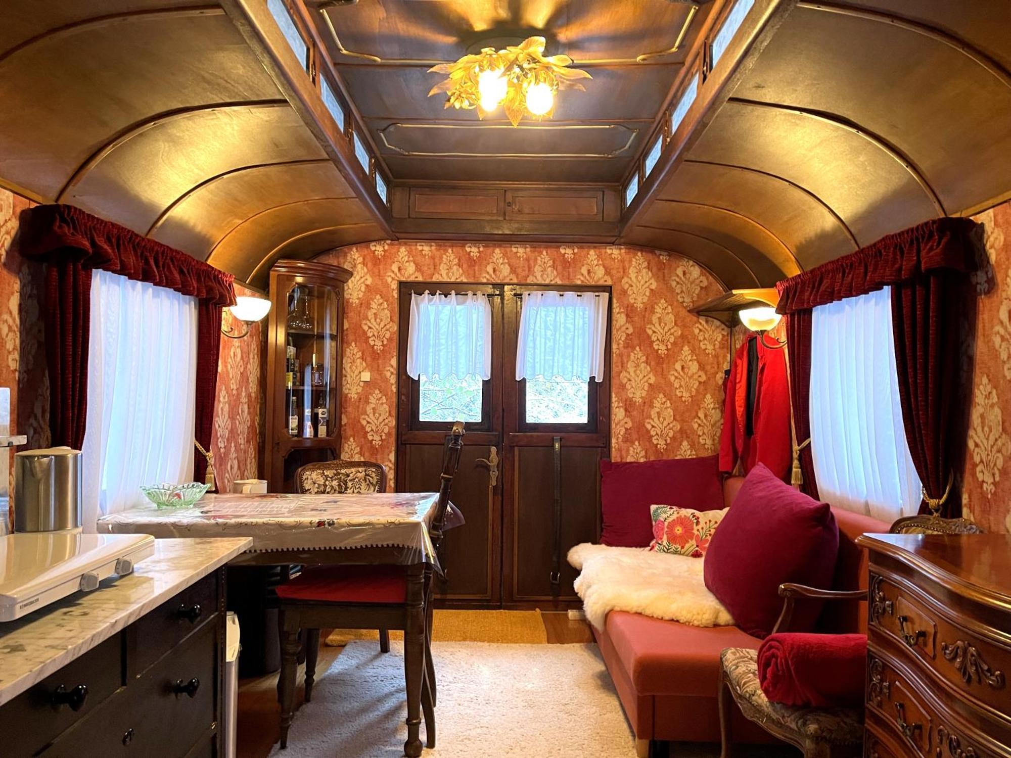 Historischer Zirkuswagen Mit Terrasse Und Blick Ins Gruene Witzenhausen Eksteriør billede