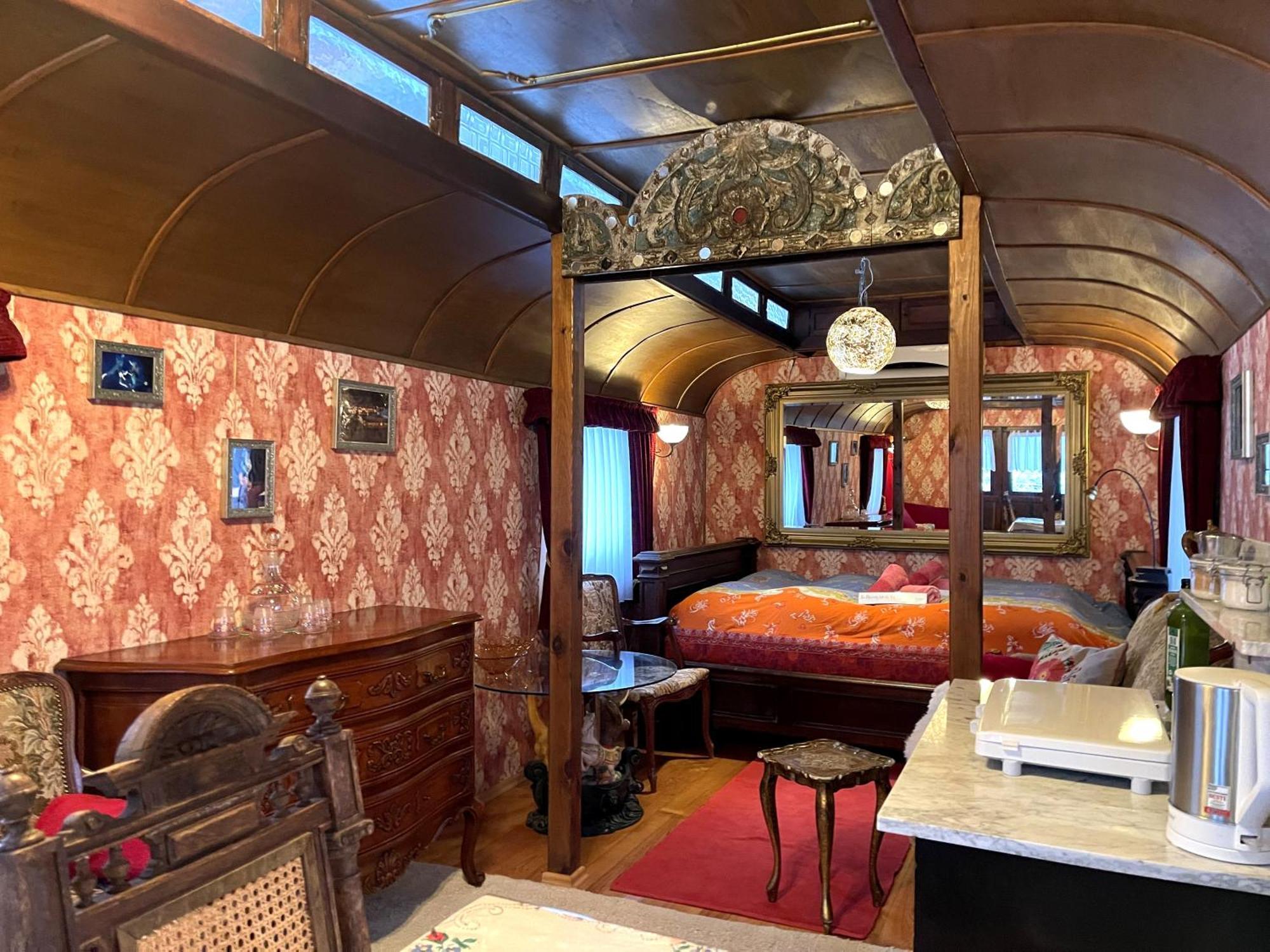 Historischer Zirkuswagen Mit Terrasse Und Blick Ins Gruene Witzenhausen Eksteriør billede